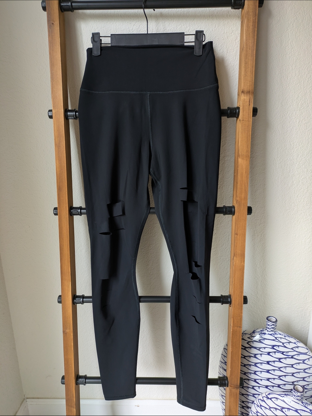 ALO Yoga Women's Black High-Waist Ripped Warrior Leggings - Size M